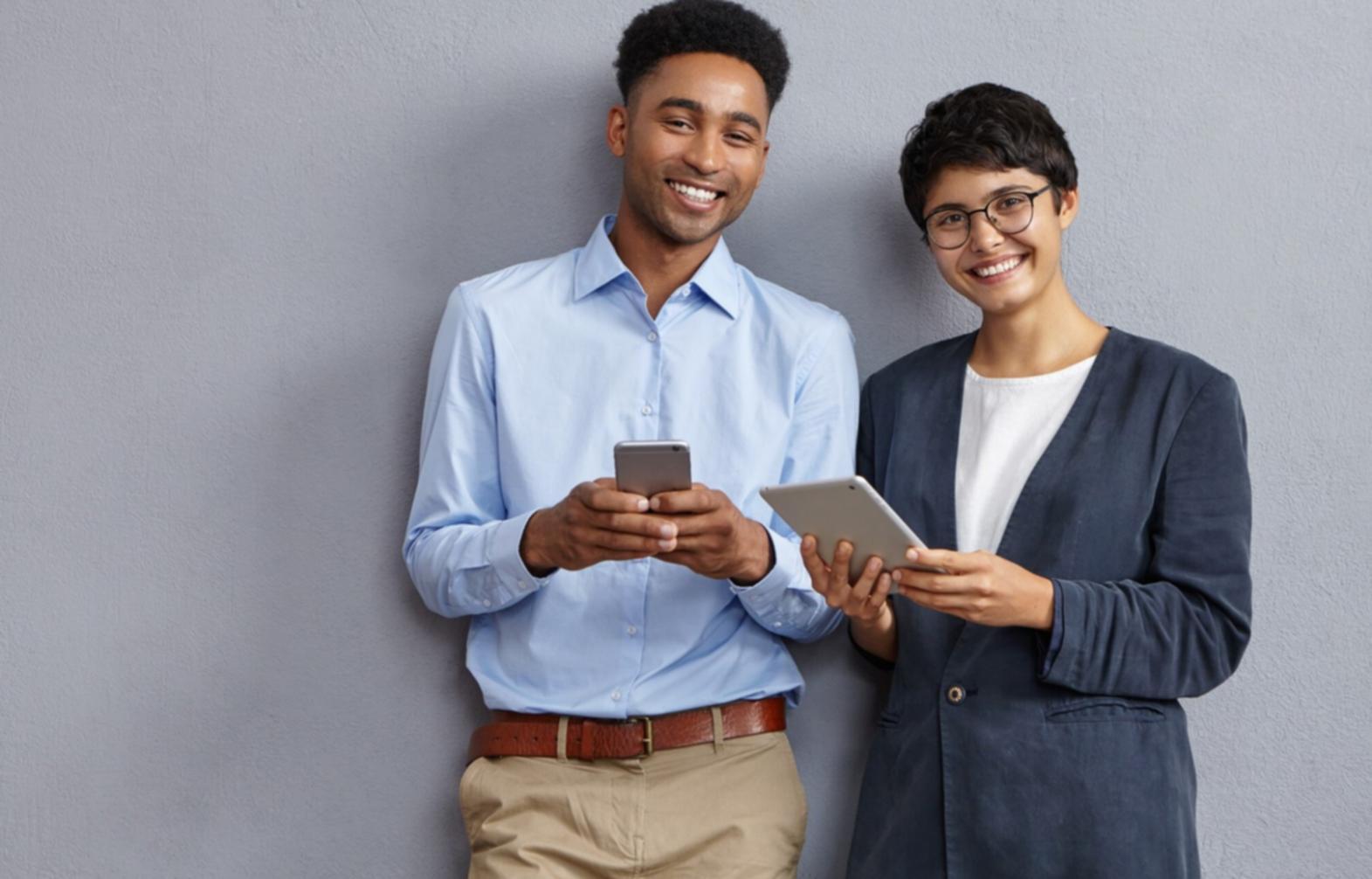 Team bei der Strategieplanung am Whiteboard