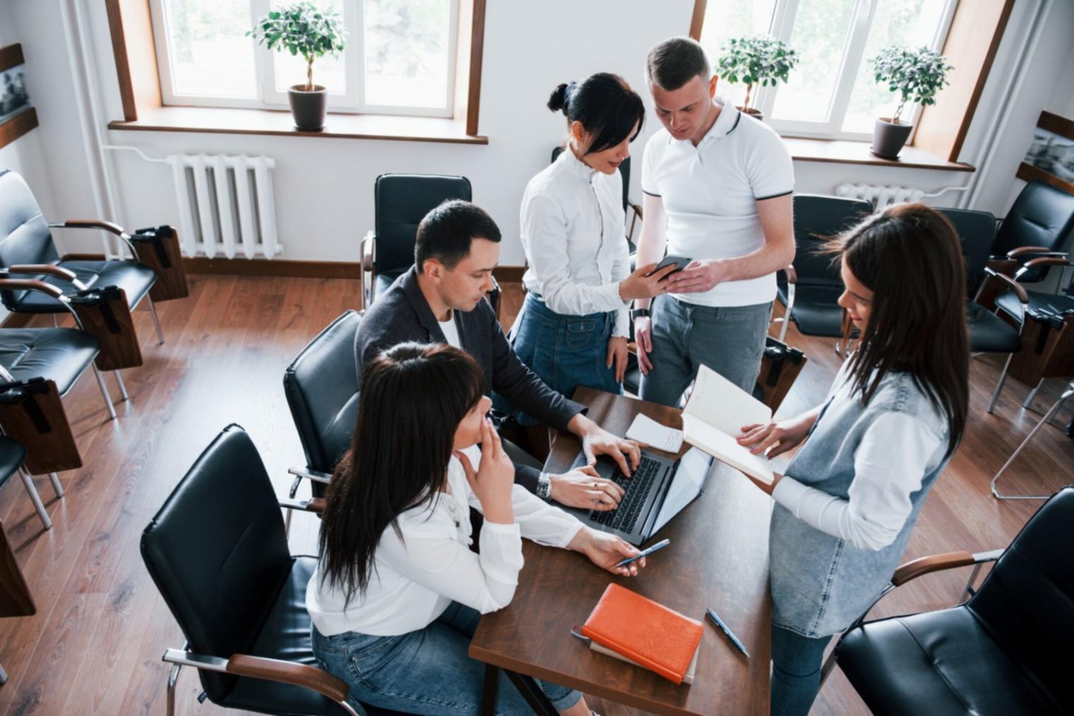 Detaillierte Analyse von Marketing-Daten und Strategieentwicklung